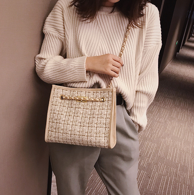 Stylish Summer Women's Shoulder Bag with Chain Strap